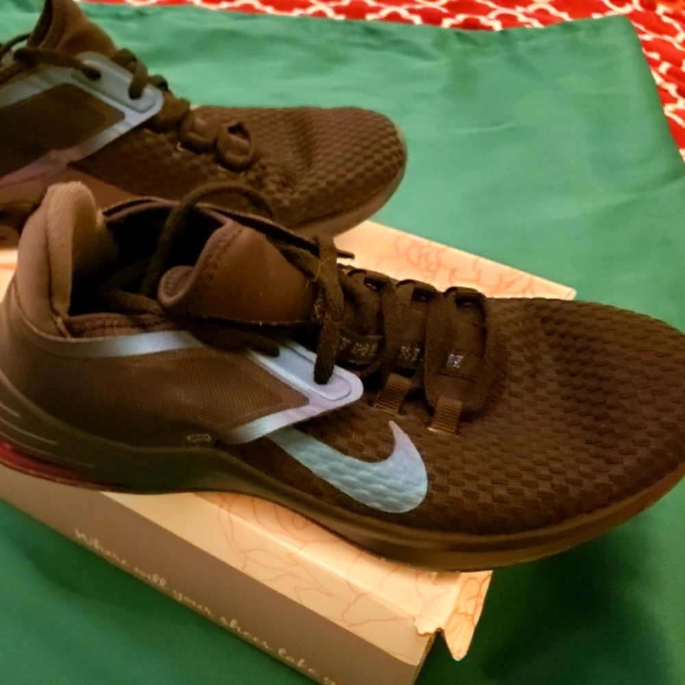 Nike Air - Black gym shoes for women Sz 9